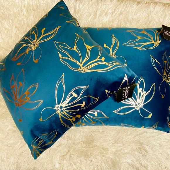 Safavieh Other - 2 NEW Safavieh Accents Sage Gold Yari Throw Pillow